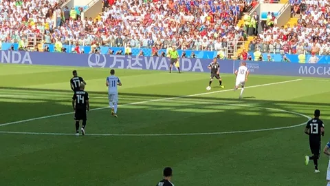 “马桥杯新人王赛首轮激战，吴依铭、周子弈等新秀崭露头角晋级下一轮”